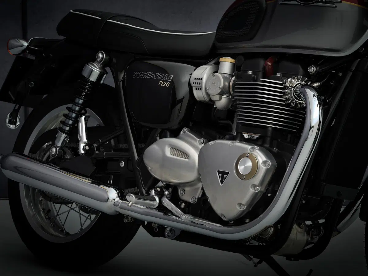 Triumph Bonneville T 120 e T 120 Black 2021 (19)