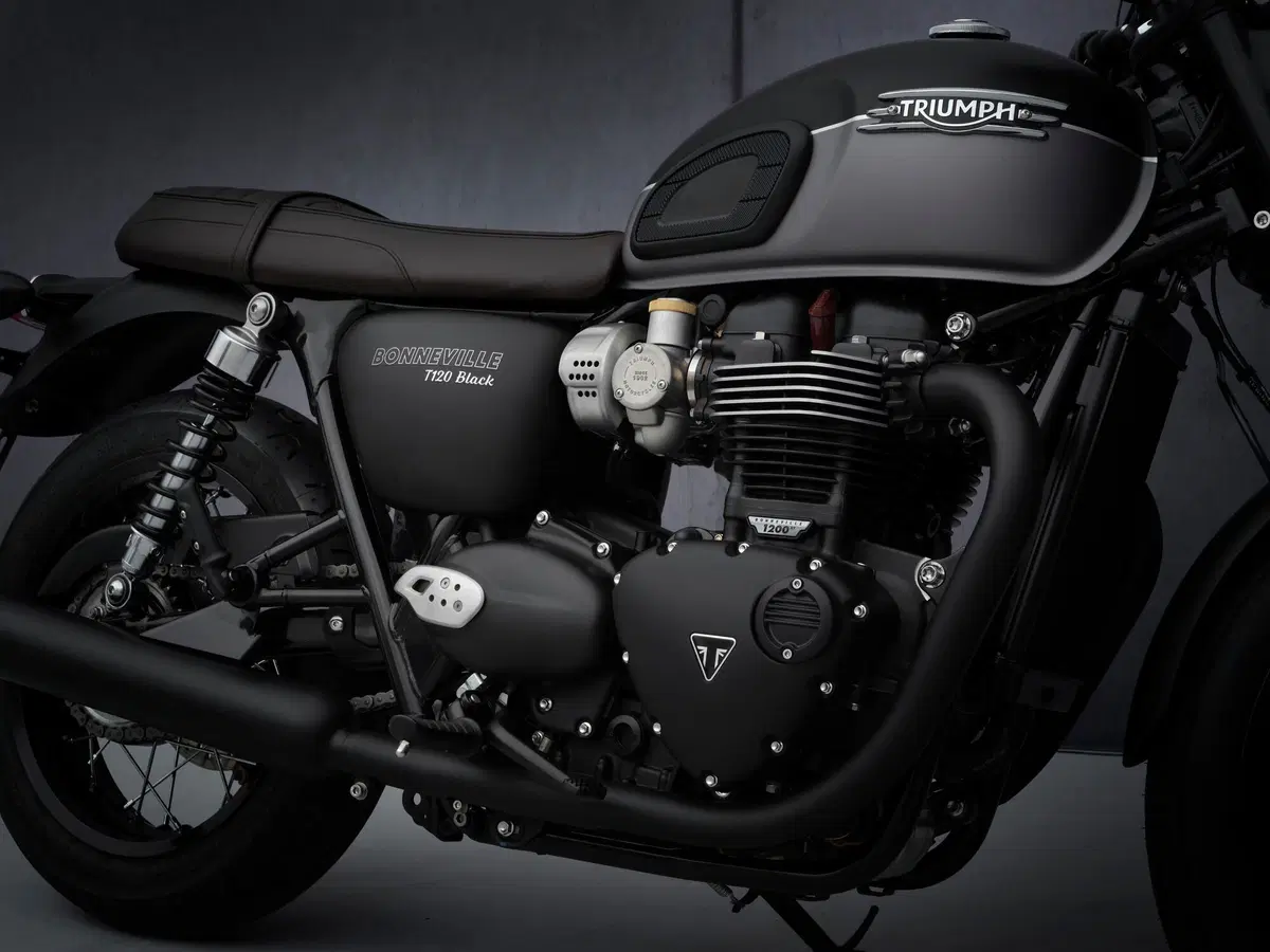 Triumph Bonneville T 120 e T 120 Black 2021 (27)