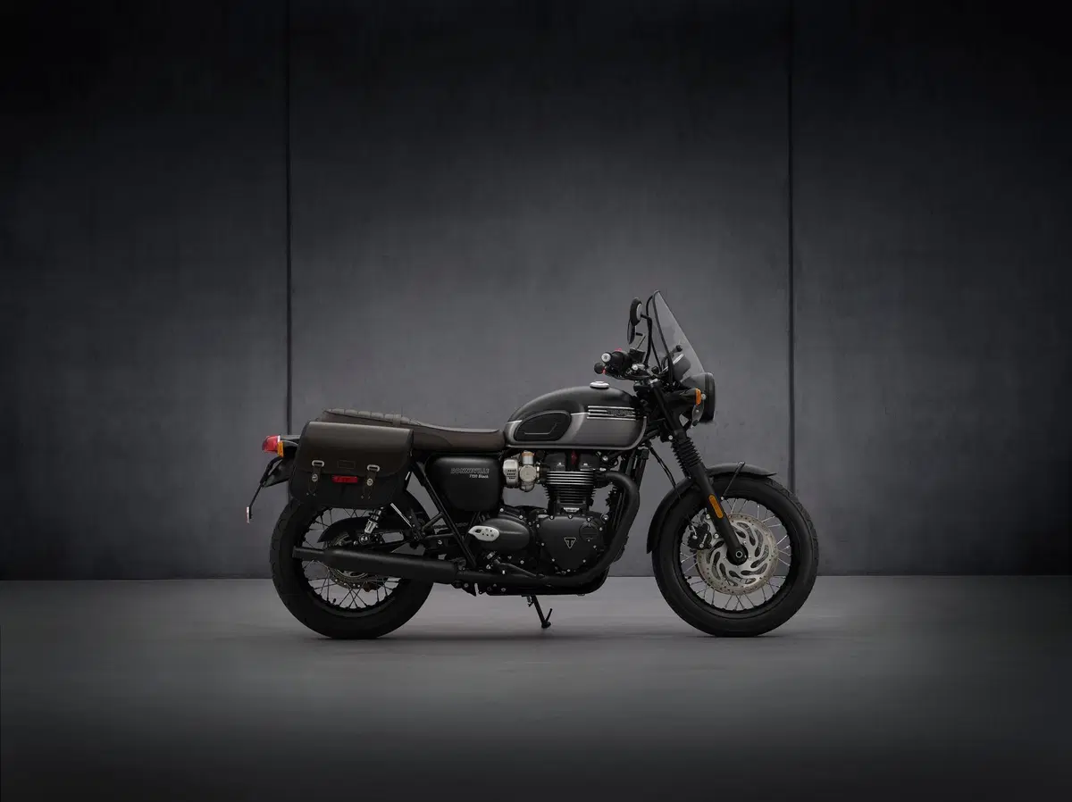 Triumph Bonneville T 120 e T 120 Black 2021 (73)