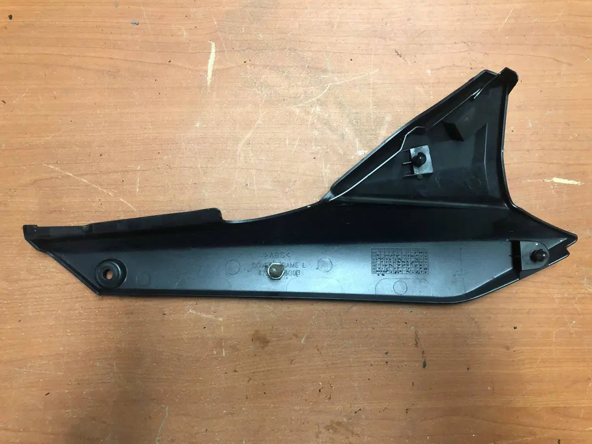 Fianchetto sinistro Suzuki GSX 1250 FA (2)
