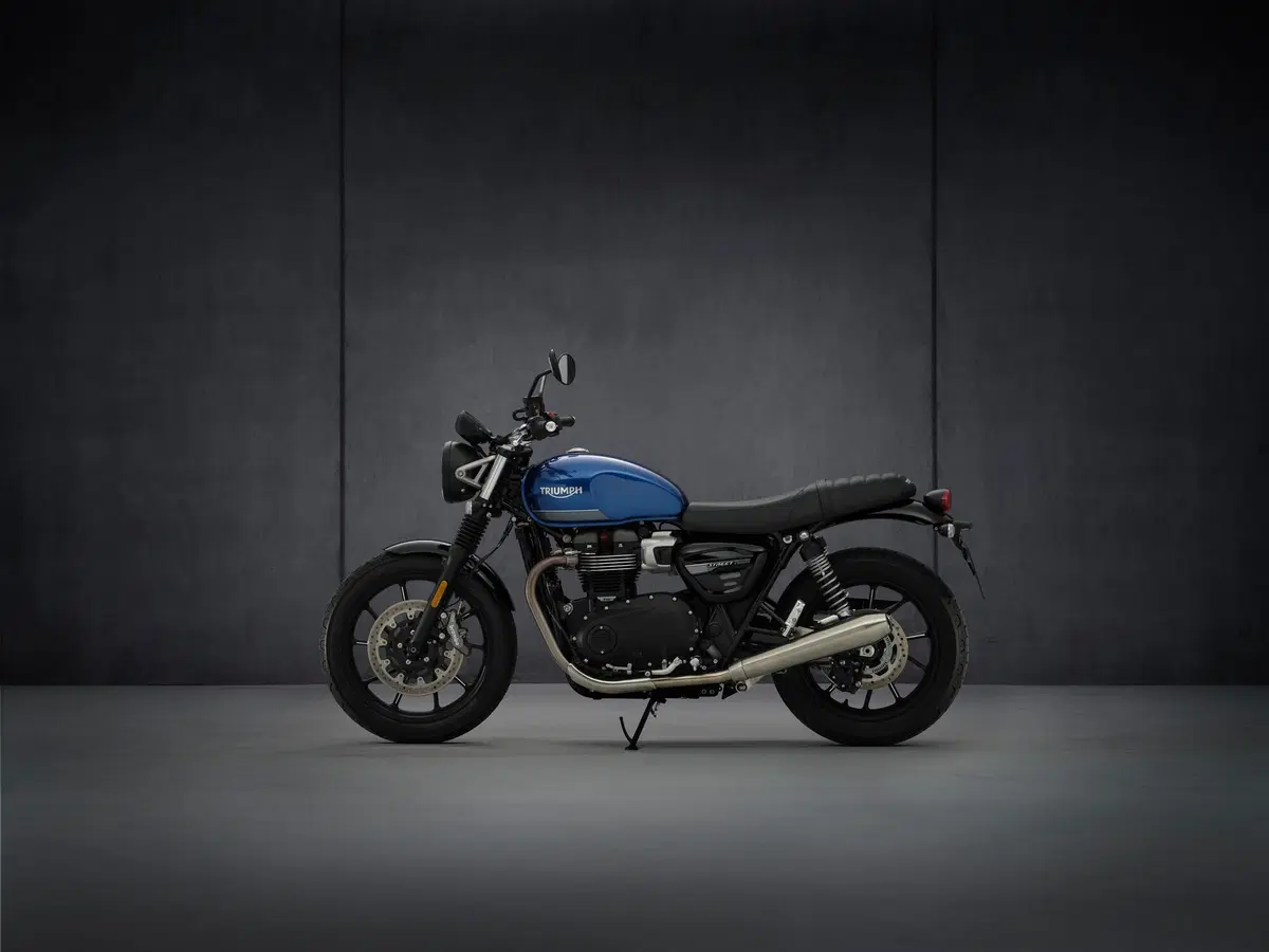  Triumph Street Twin 2021  (3)
