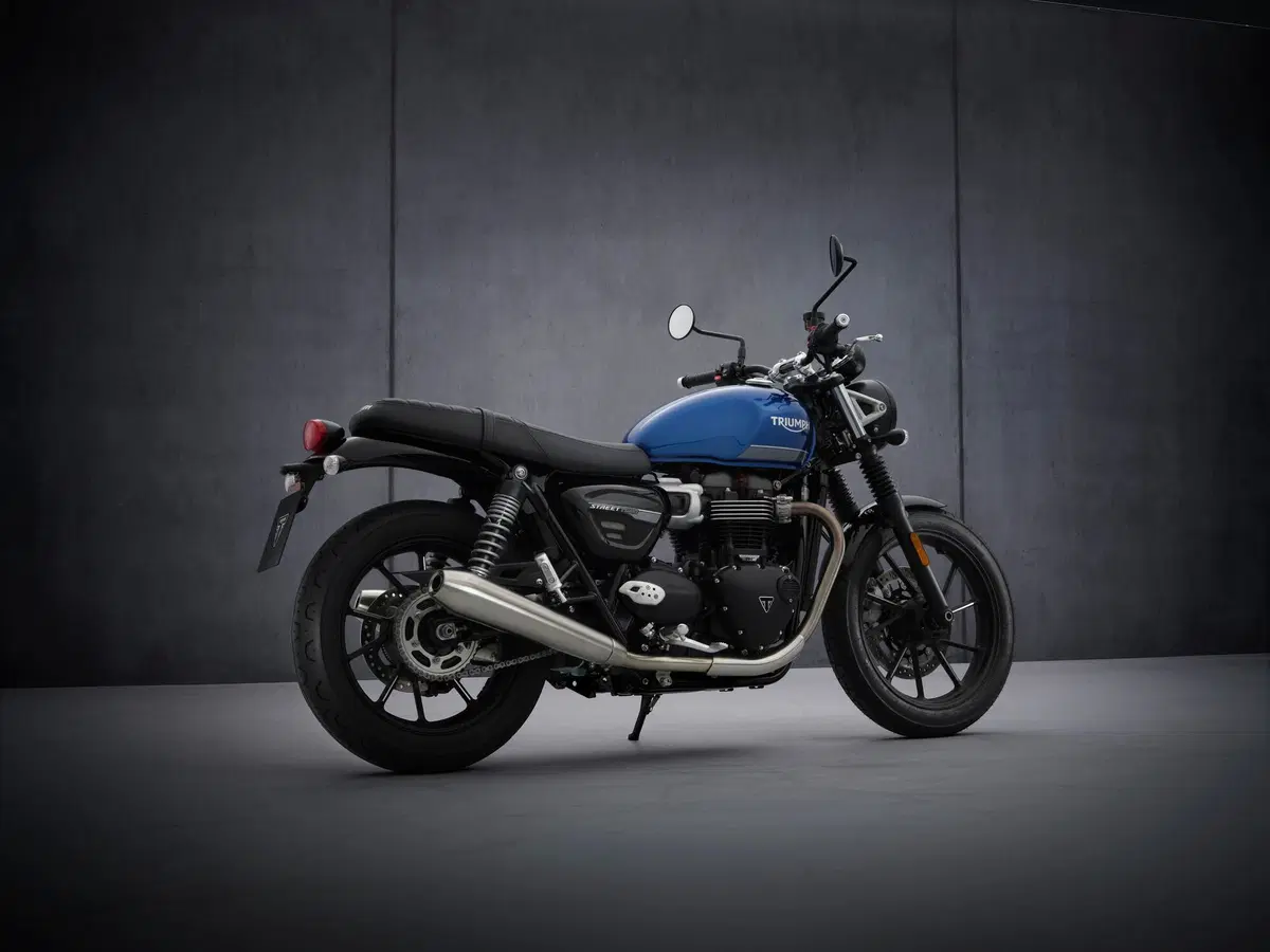  Triumph Street Twin 2021  (5)