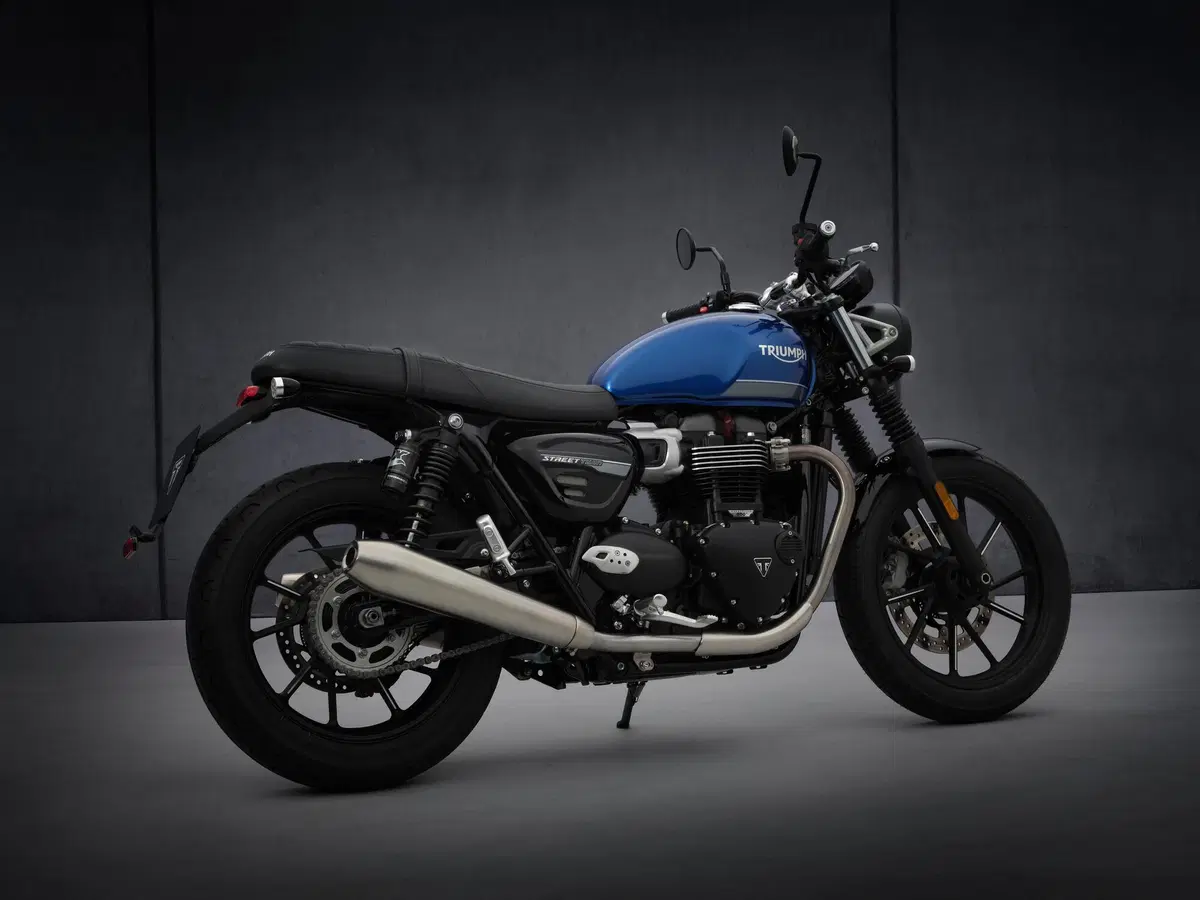  Triumph Street Twin 2021  (38)