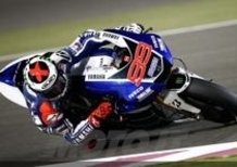 MotoGP. Lorenzo è il più veloce nelle libere in Qatar. Rossi 3°