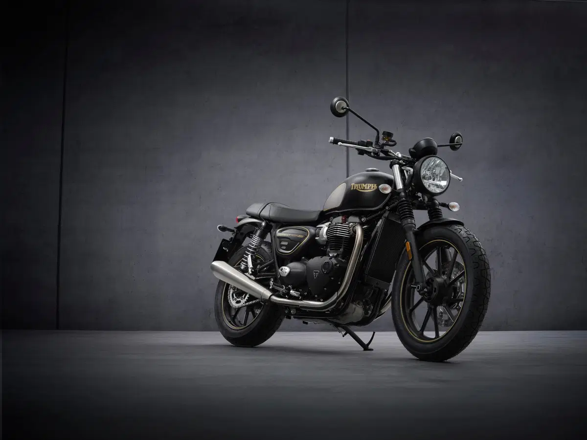  Triumph Street Twin Gold Line limited edition (2)