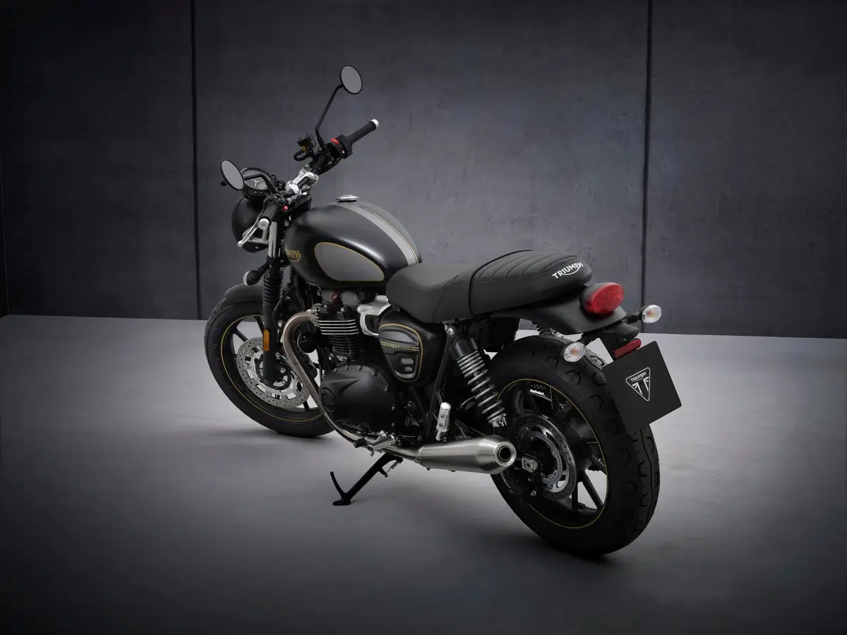  Triumph Street Twin Gold Line limited edition (4)