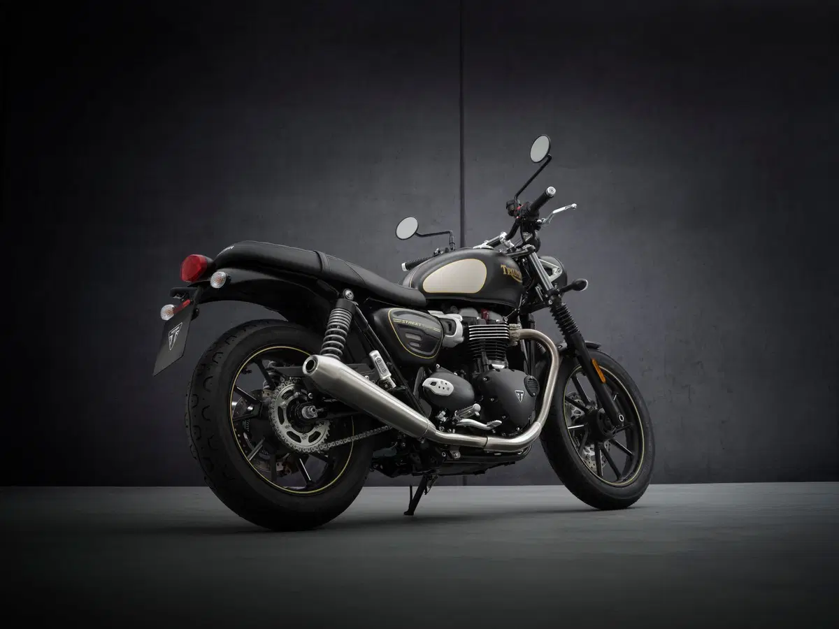  Triumph Street Twin Gold Line limited edition (5)