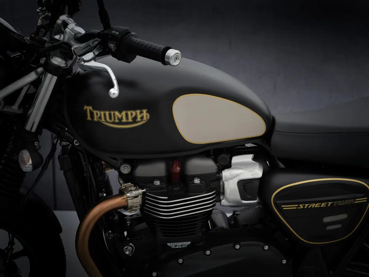 Triumph Street Twin Gold Line limited edition (8)