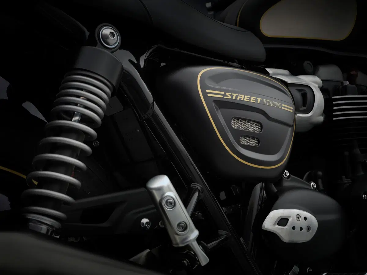  Triumph Street Twin Gold Line limited edition (11)