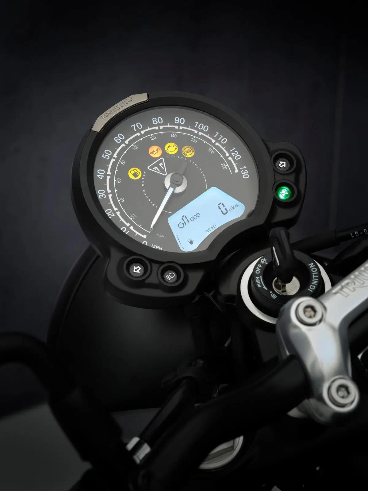  Triumph Street Twin Gold Line limited edition (12)