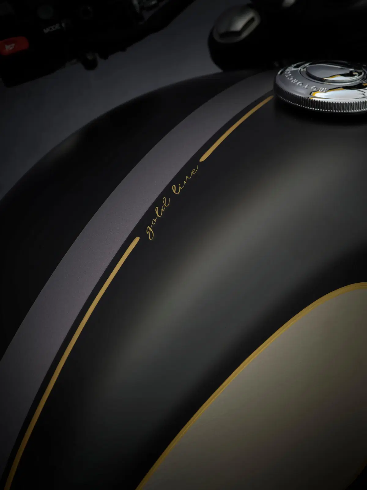  Triumph Street Twin Gold Line limited edition (14)