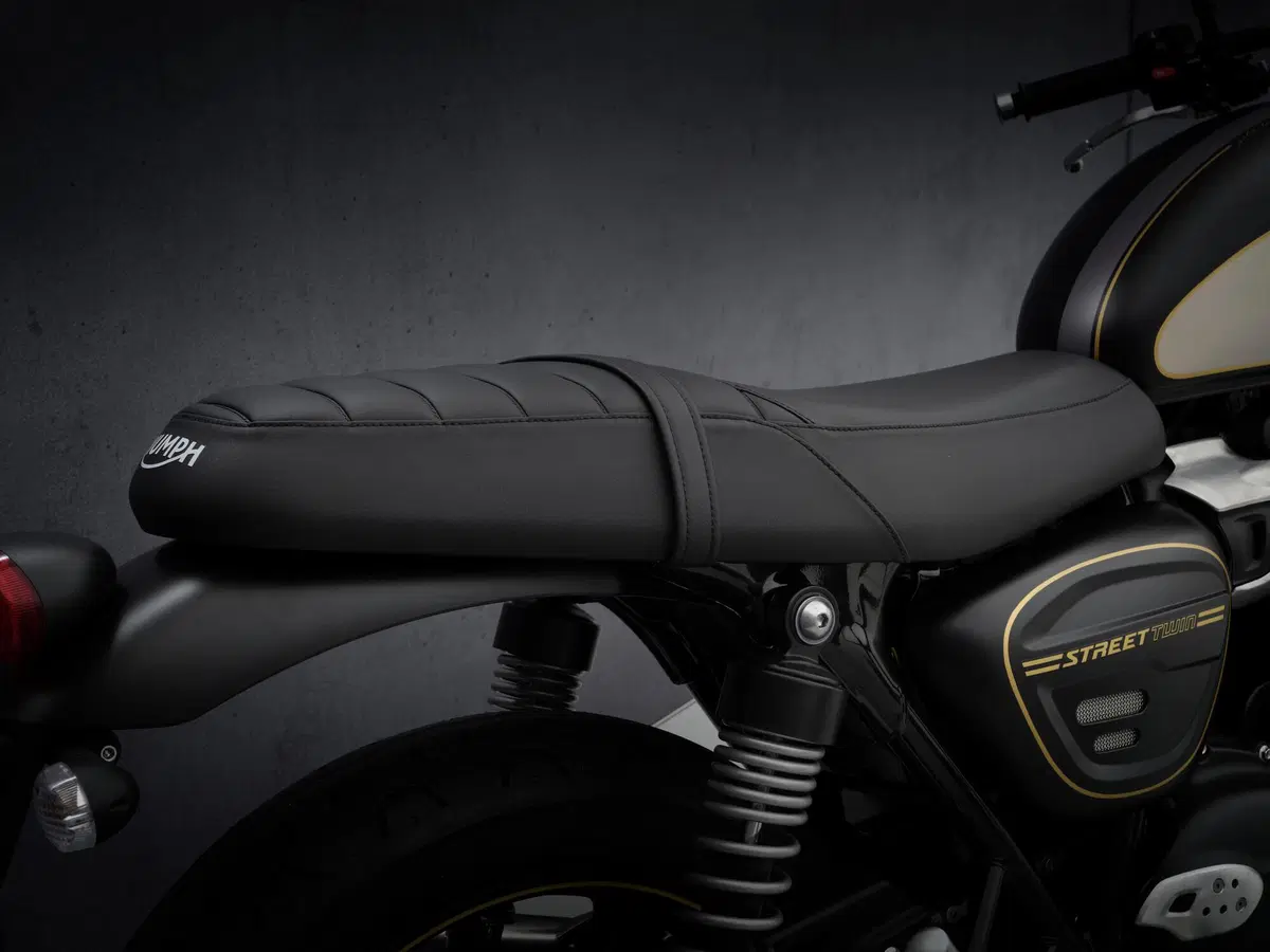  Triumph Street Twin Gold Line limited edition (17)