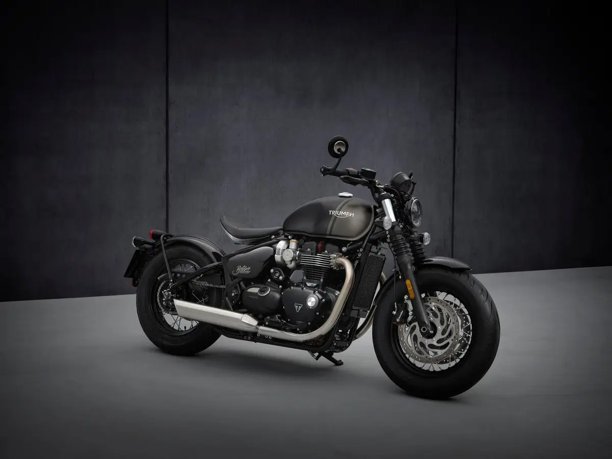 Triumph Bonneville Bobber 2021 (2)