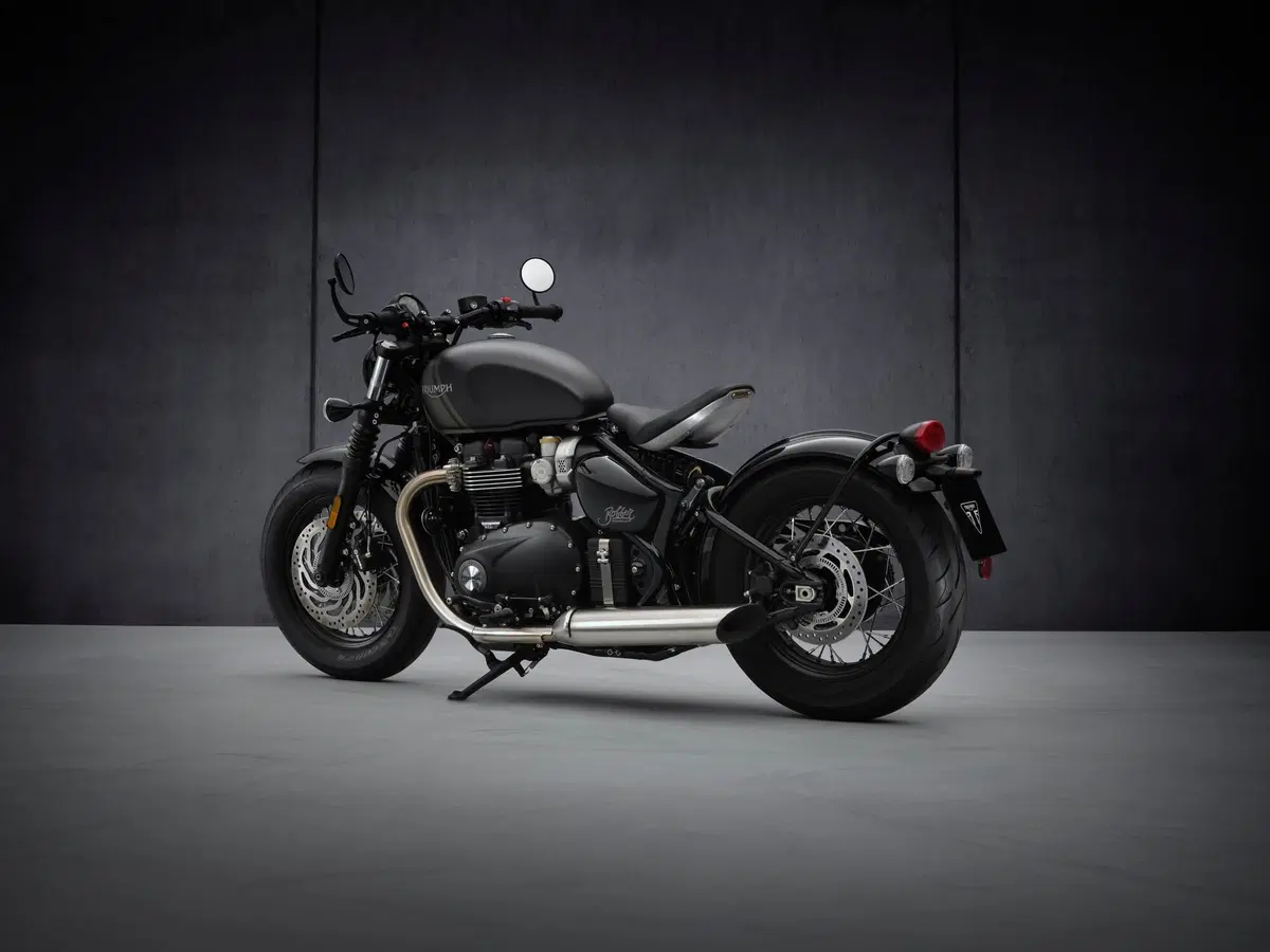 Triumph Bonneville Bobber 2021 (4)