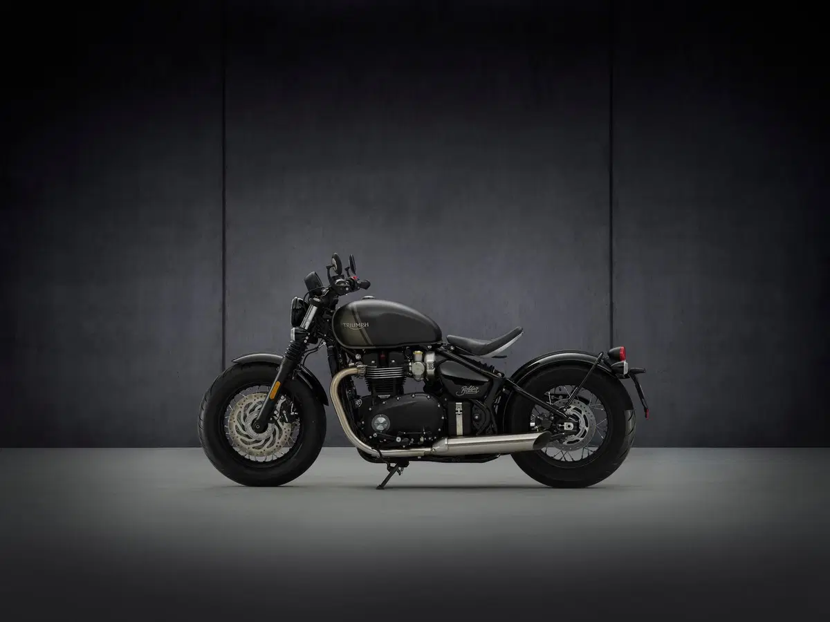 Triumph Bonneville Bobber 2021 (5)