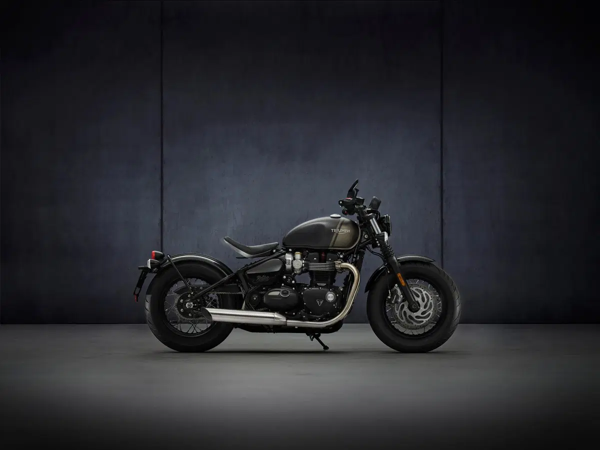 Triumph Bonneville Bobber 2021 (6)