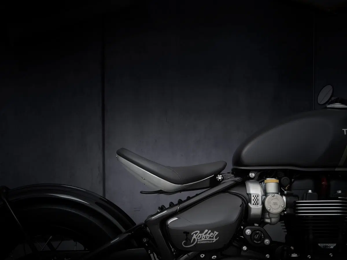 Triumph Bonneville Bobber 2021 (8)