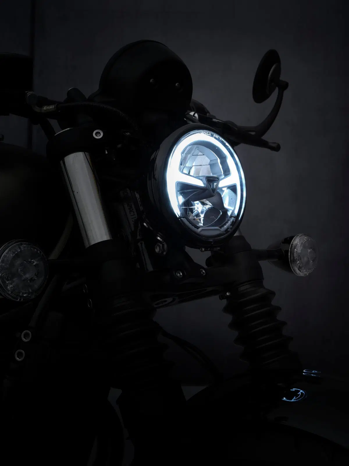 Triumph Bonneville Bobber 2021 (9)