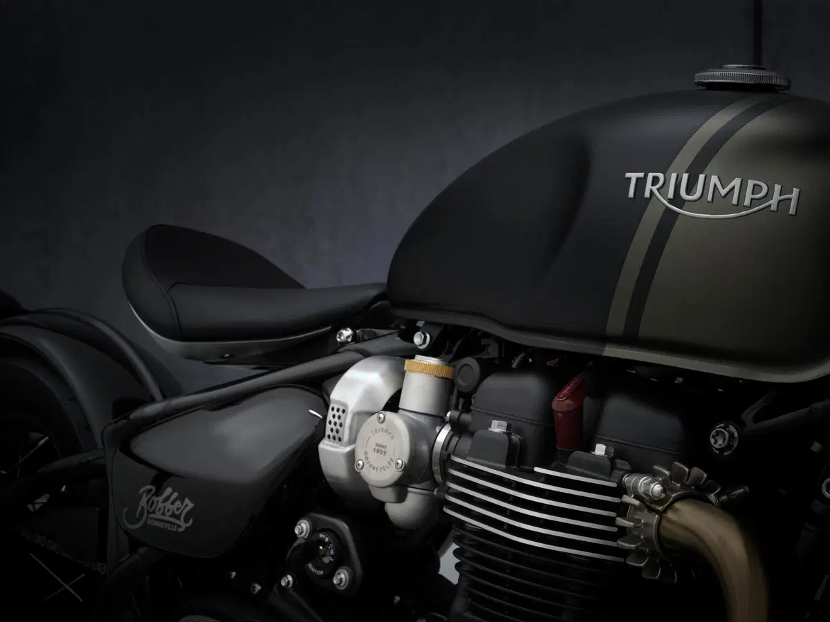 Triumph Bonneville Bobber 2021 (11)