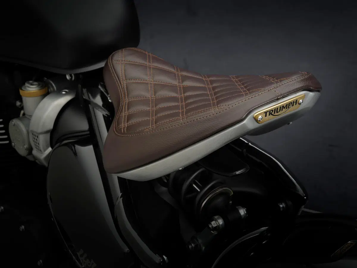 Triumph Bonneville Bobber 2021 (36)