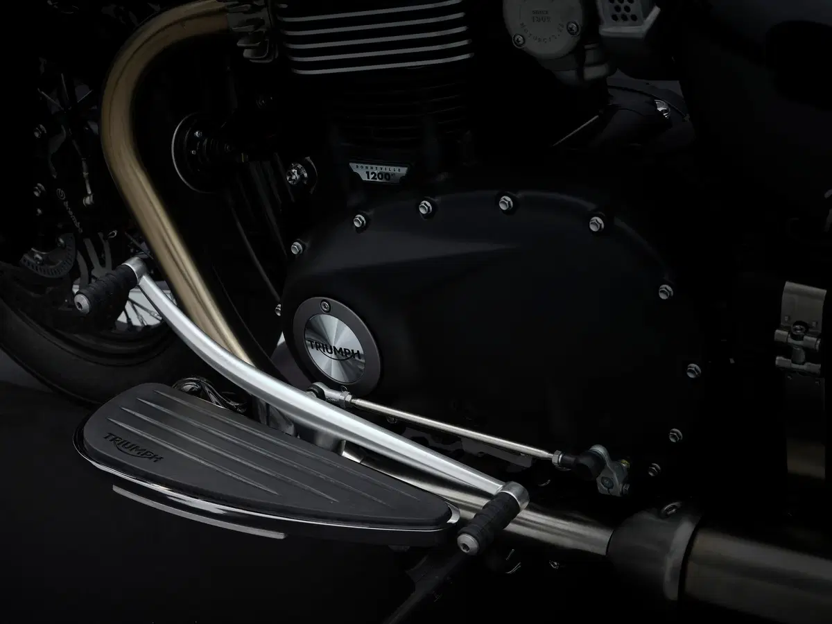 Triumph Bonneville Bobber 2021 (37)