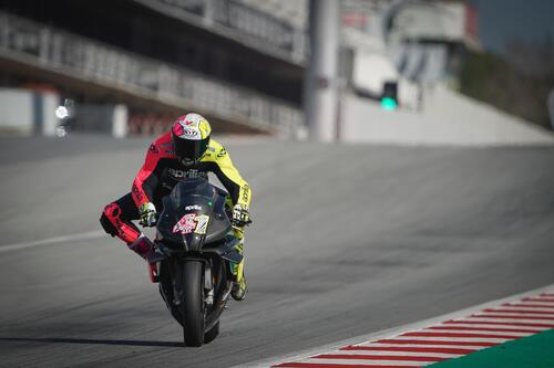 MotoGP. I piloti spagnoli (e qualche intruso) a Barcellona sulle moto sportive [GALLERY] (2)