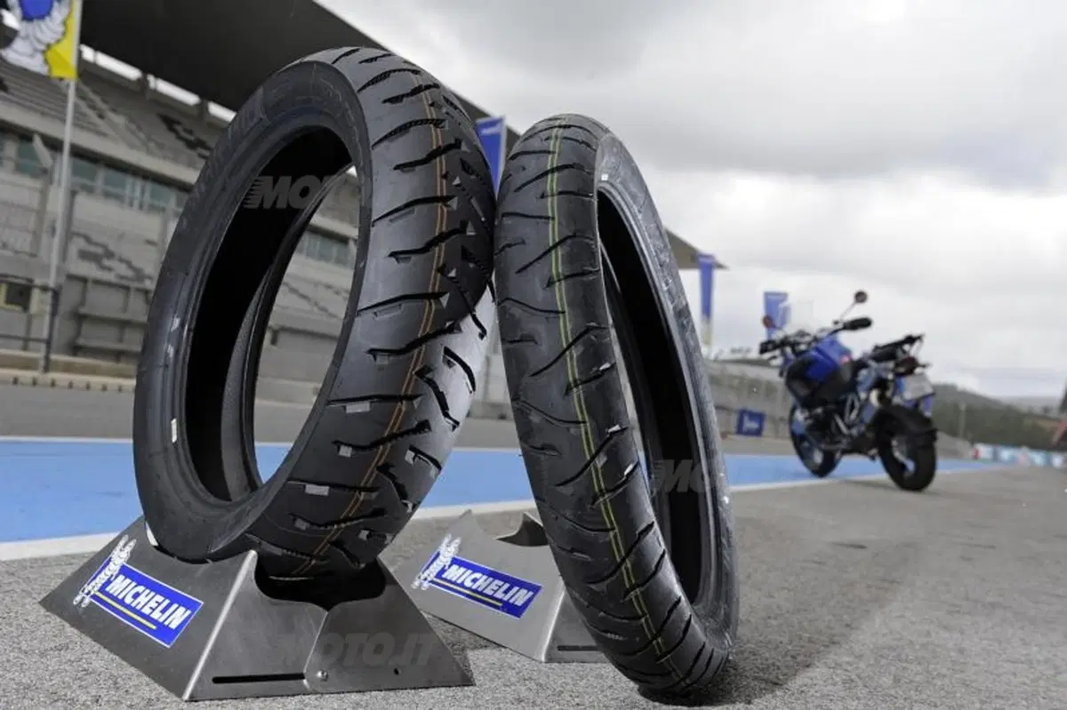Nuove Michelin Anakee III per maxi enduro (3)