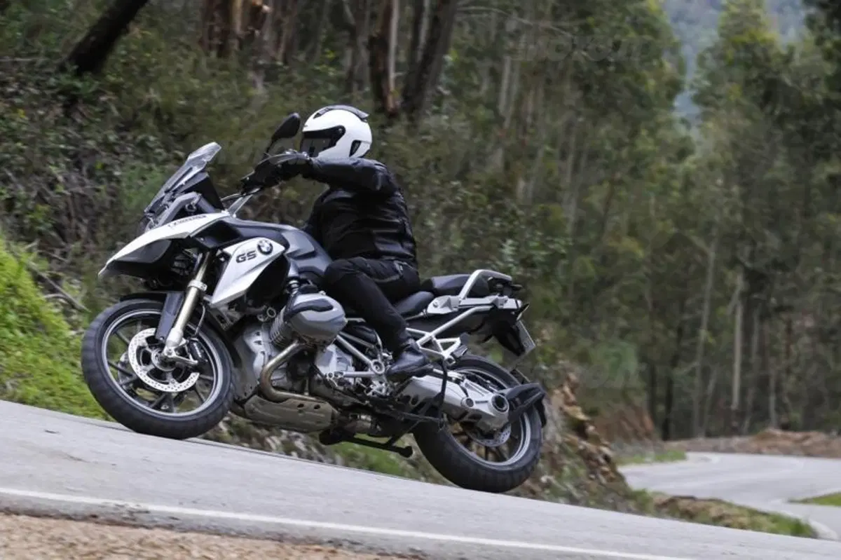 Nuove Michelin Anakee III per maxi enduro (6)