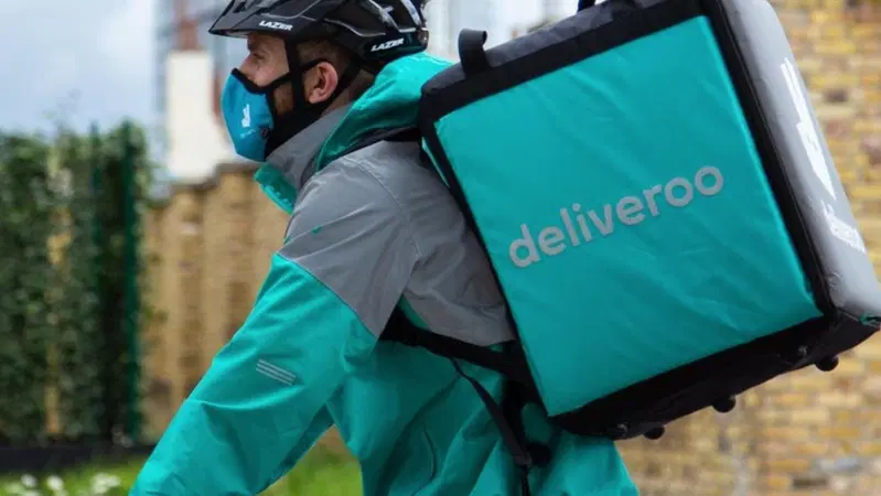 Food Delivery all'angolo. 60mila rider da assumere e multe per 733 milioni