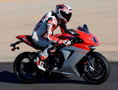 Keanu Reeves e Michael Dunlop insieme in pista, in California, sulle italianissime MV (2)