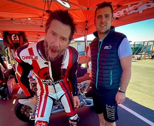 Keanu Reeves e Michael Dunlop insieme in pista, in California, sulle italianissime MV (3)