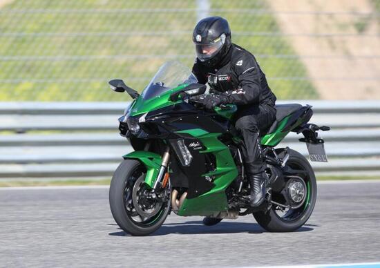 Kawasaki: la prossima Ninja H2 SX sarà con il radar e le telecamere?