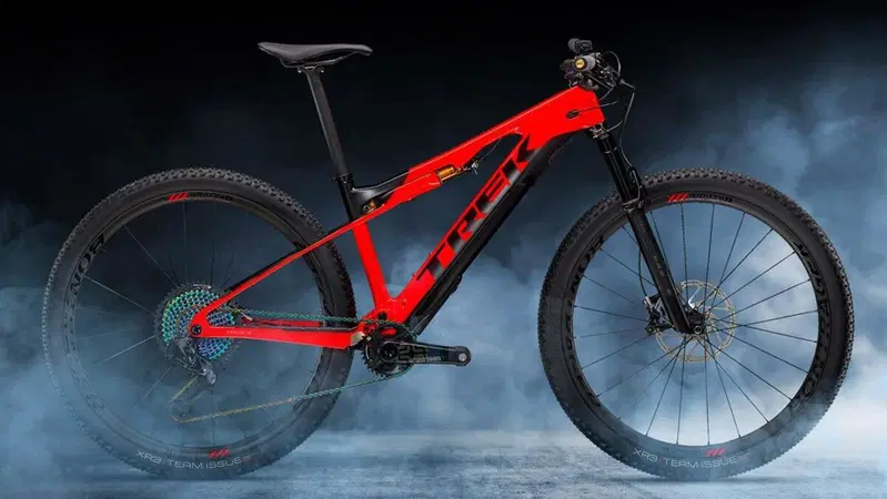 Trek presenta la E-Caliber, peso piuma da cross country