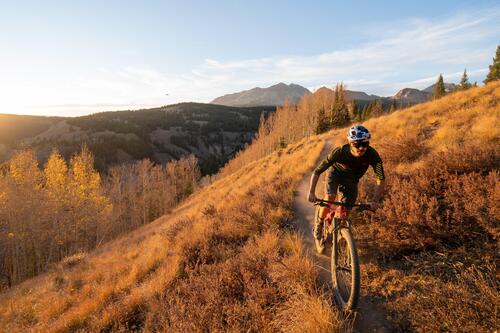 Trek presenta la E-Caliber, peso piuma da cross country (4)