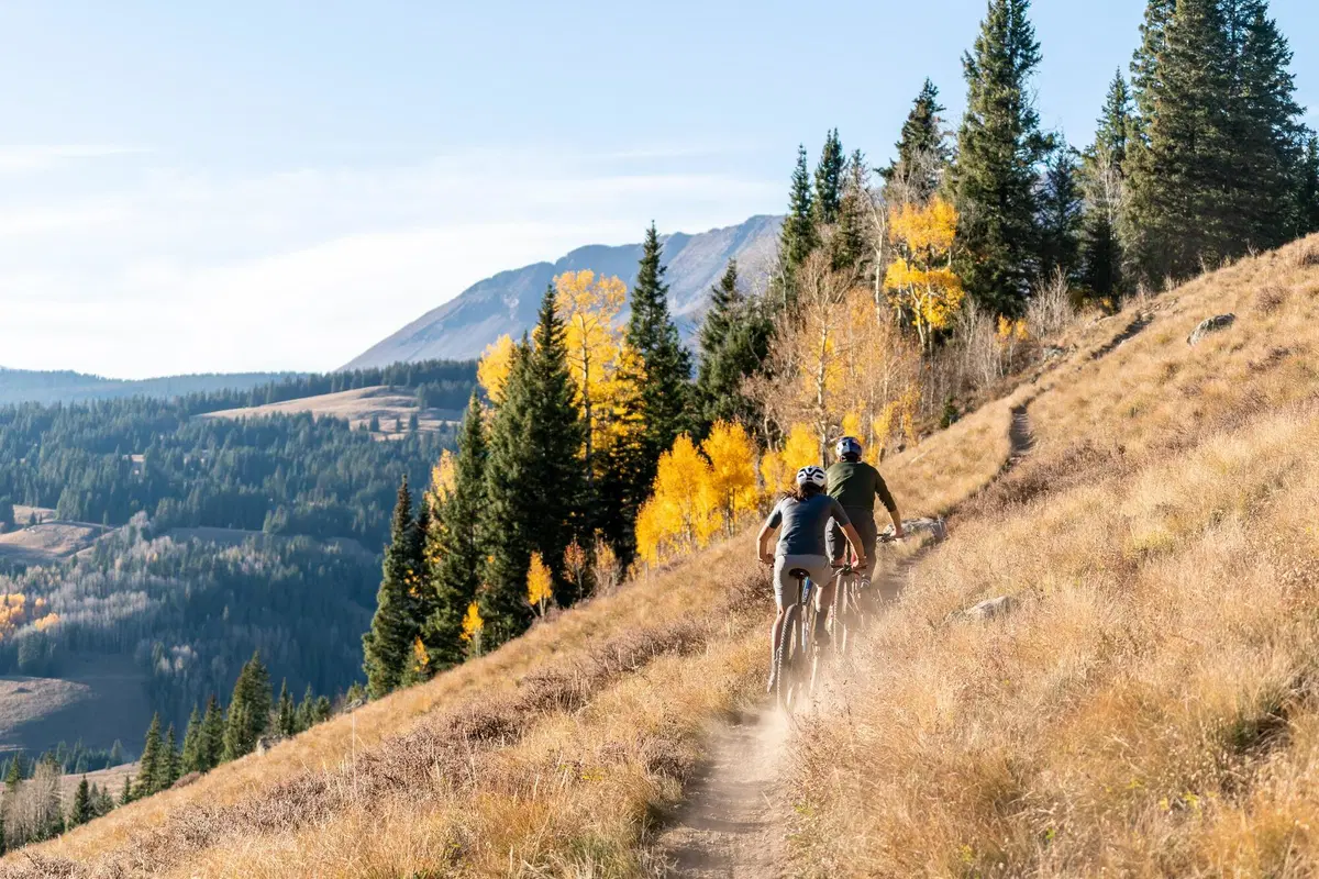 Trek presenta la E-Caliber, peso piuma da cross country (10)