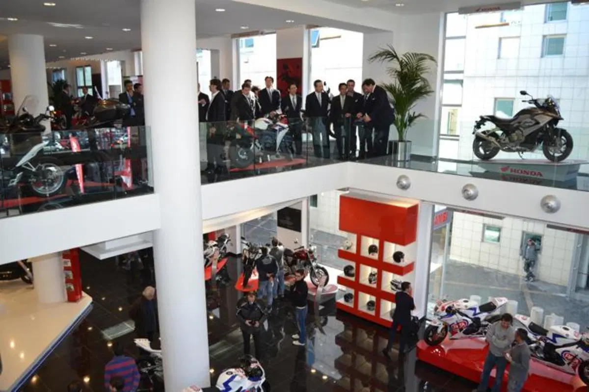 Honda Palace Roma: "La più bella concessionaria Honda al mondo" (5)