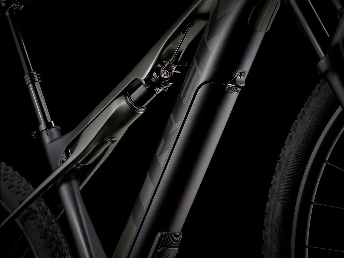 Trek presenta la E-Caliber, peso piuma da cross country (20)