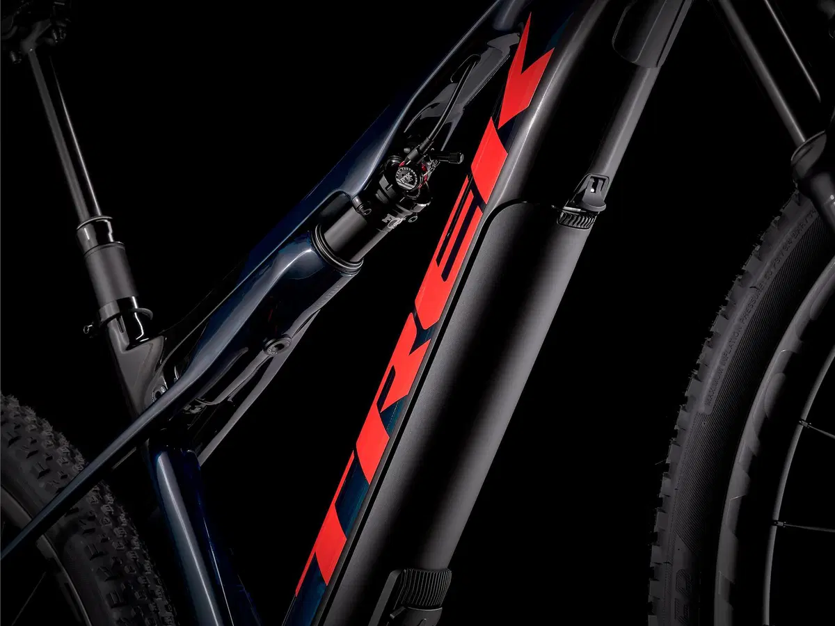 Trek presenta la E-Caliber, peso piuma da cross country (22)
