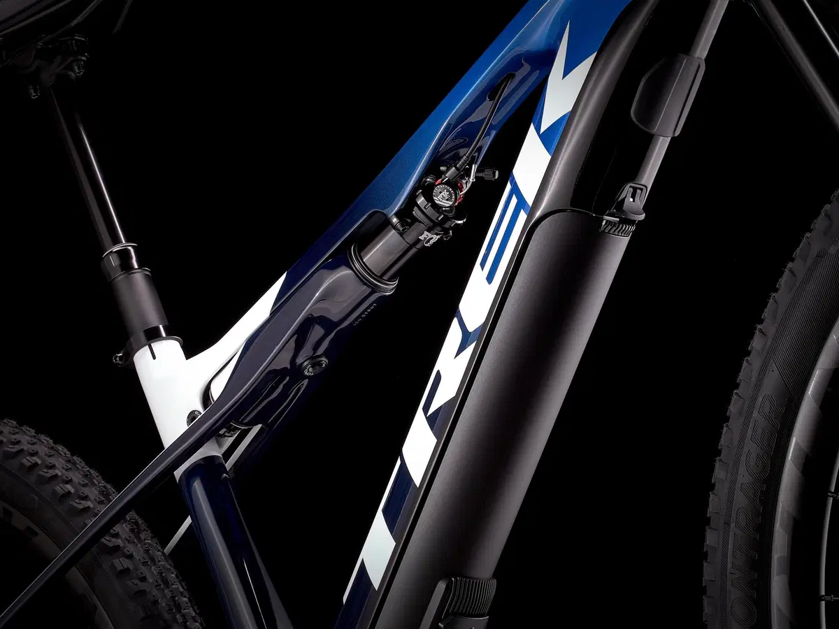 Trek presenta la E-Caliber, peso piuma da cross country (25)