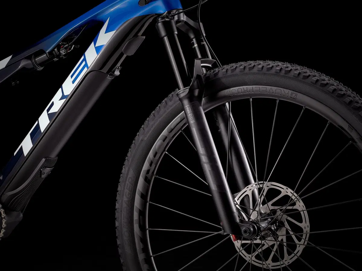 Trek presenta la E-Caliber, peso piuma da cross country (26)