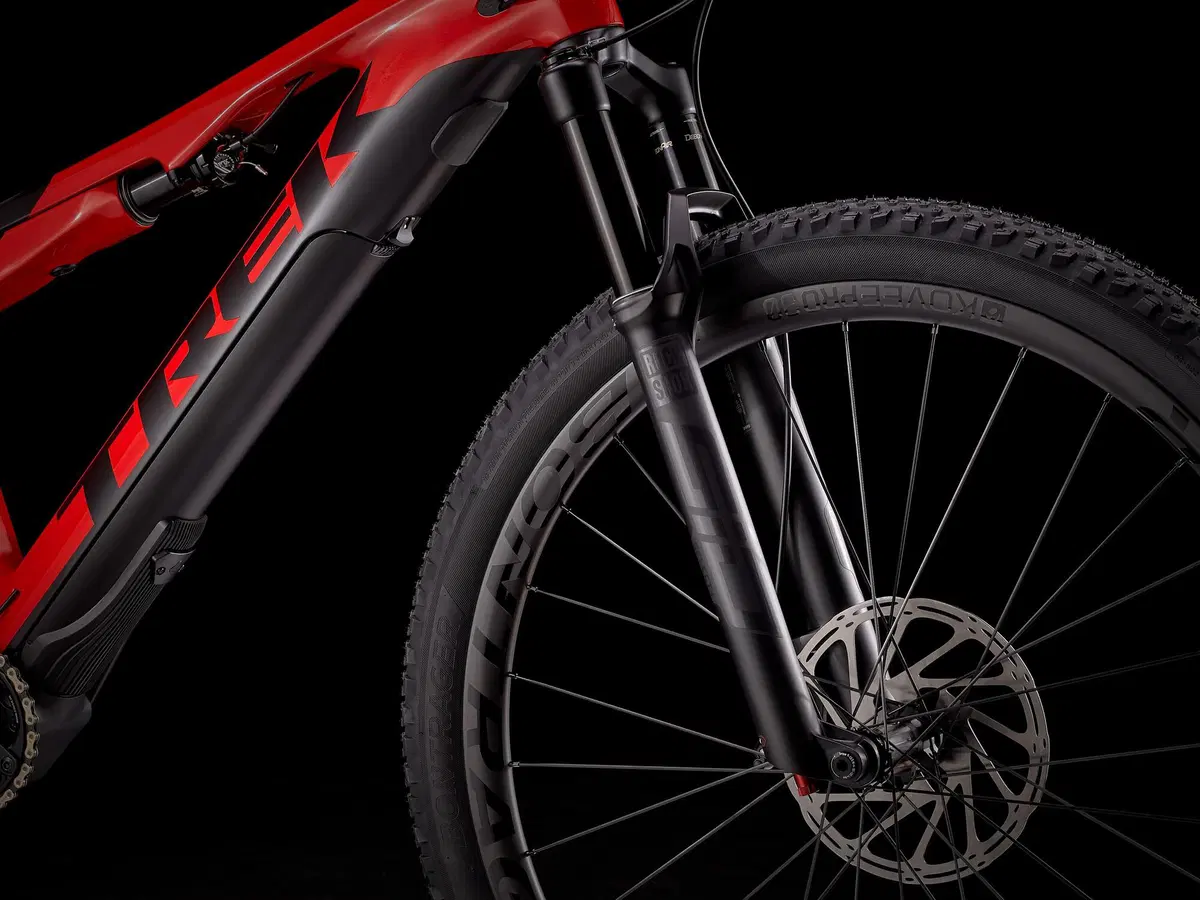 Trek presenta la E-Caliber, peso piuma da cross country (27)