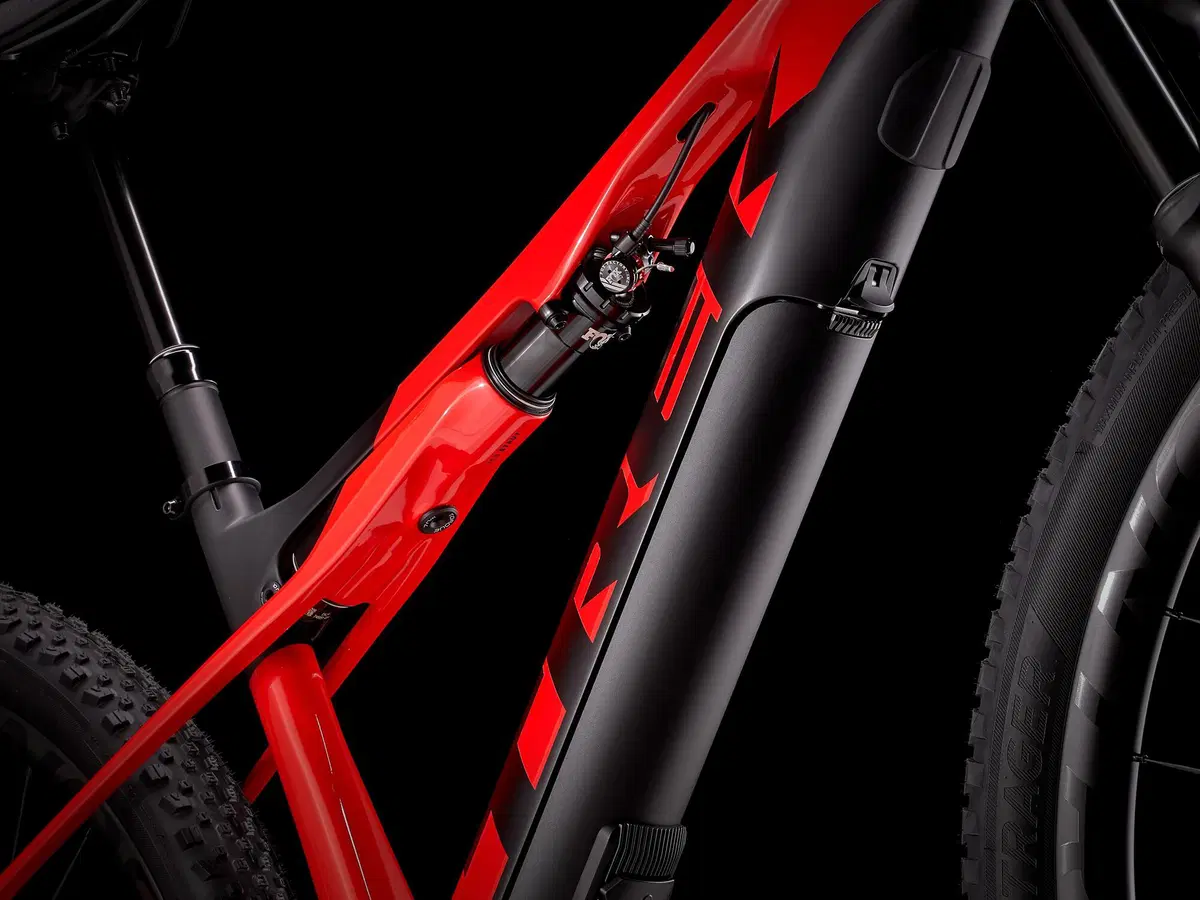 Trek presenta la E-Caliber, peso piuma da cross country (29)