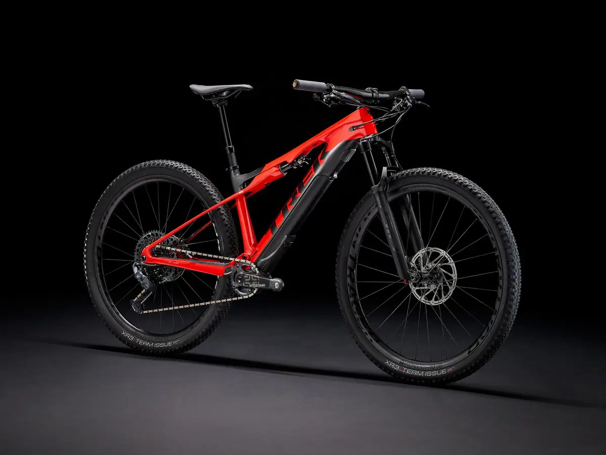 Trek presenta la E-Caliber, peso piuma da cross country (31)