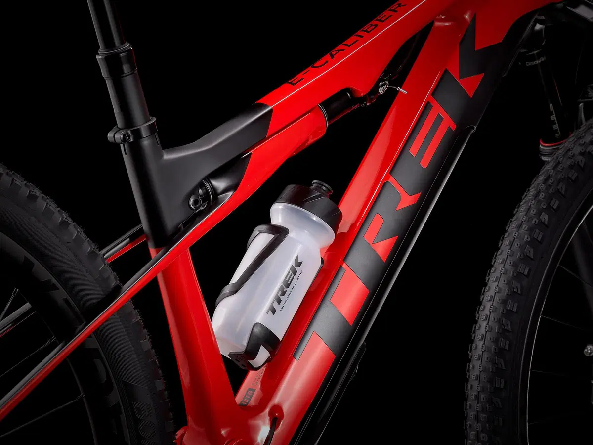 Trek presenta la E-Caliber, peso piuma da cross country (32)