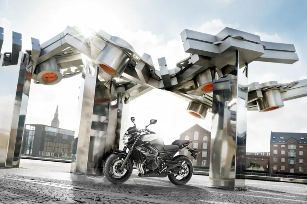 Yamaha, arrivano XJ6 SP e kit per neopatentati