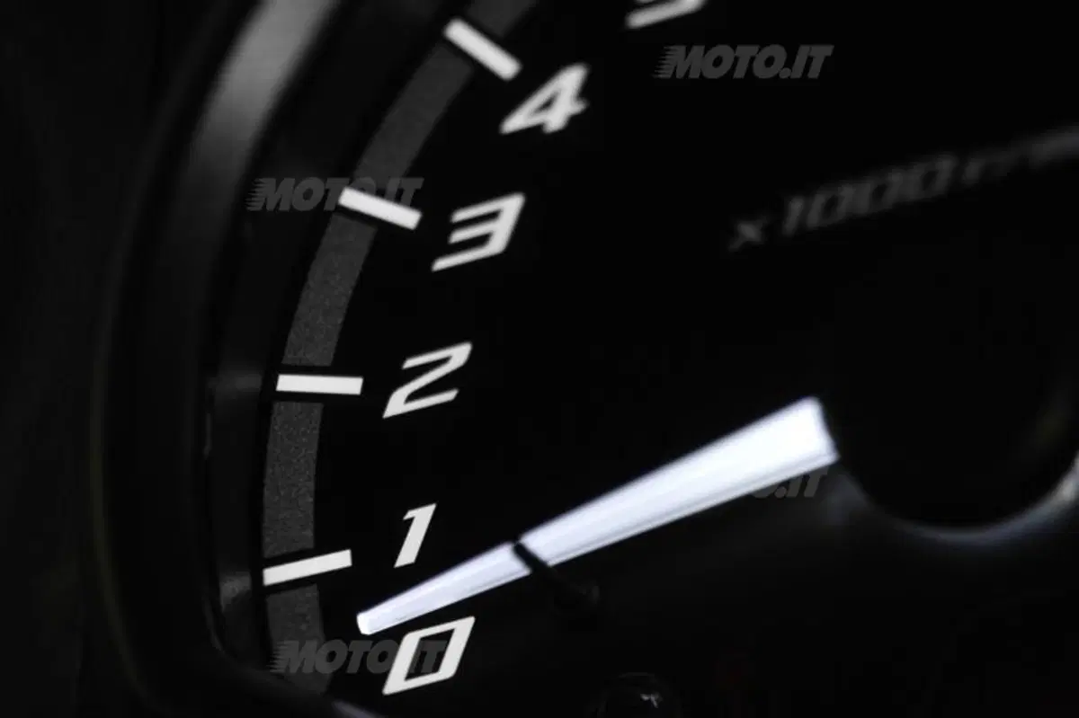 Yamaha, arrivano XJ6 SP e kit per neopatentati (8)