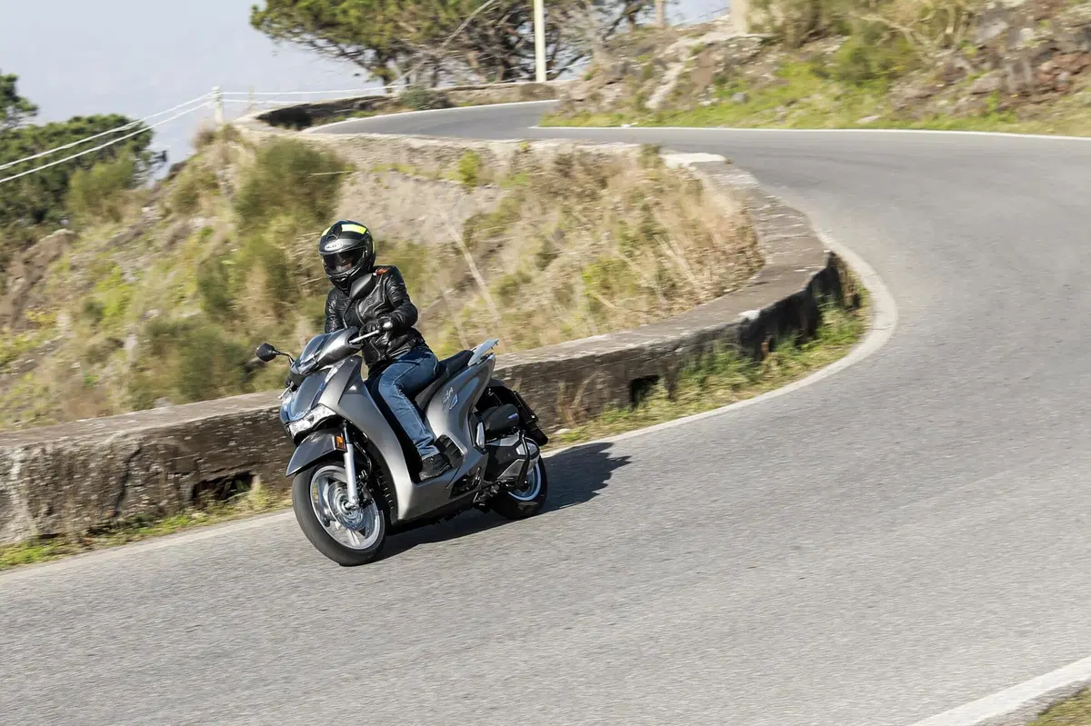 Honda SH 350i TEST: non solo urban (11)