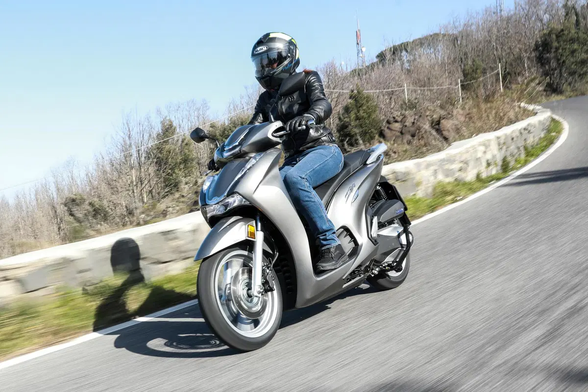 Honda SH 350i TEST: non solo urban (2)