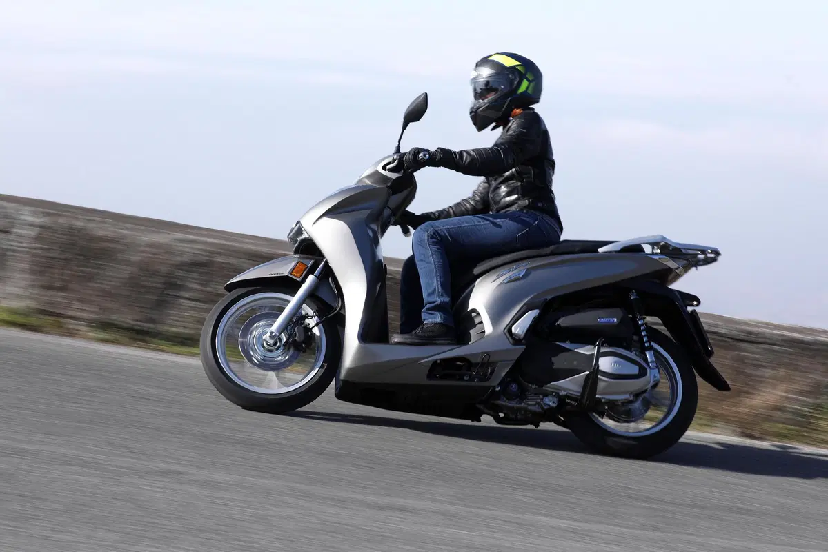 Honda SH 350i TEST: non solo urban (14)