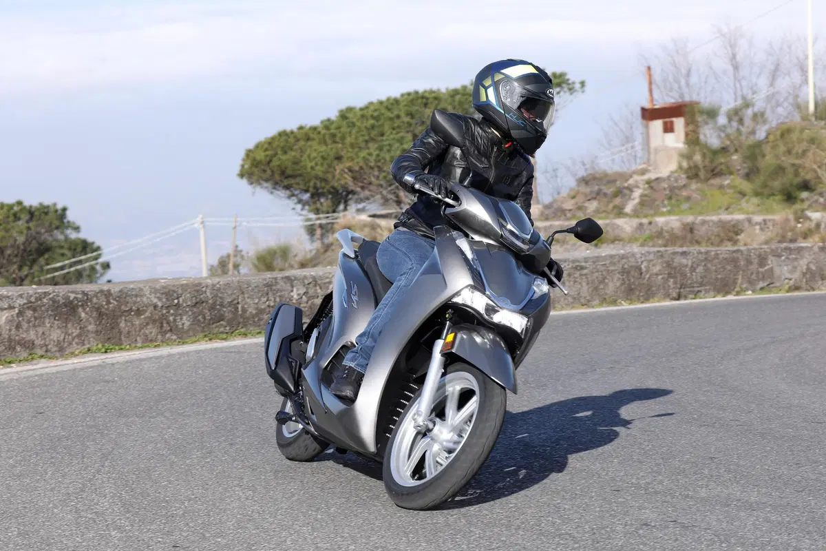 Honda SH 350i TEST: non solo urban (8)